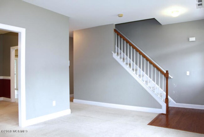 Building Photo - 135 Saint Rd