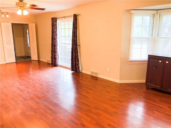Foto del edificio - 6323 Preston Crest Ln
