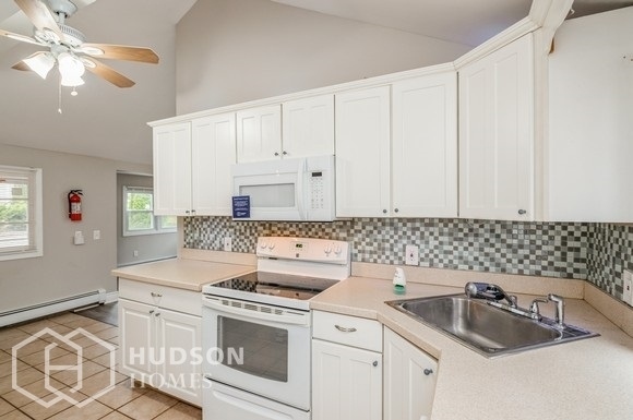 Foto del edificio - 1744 Whitcomb Rd