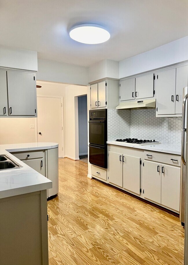 Foto del edificio - 3 Bedroom Home in Portage by West Lake