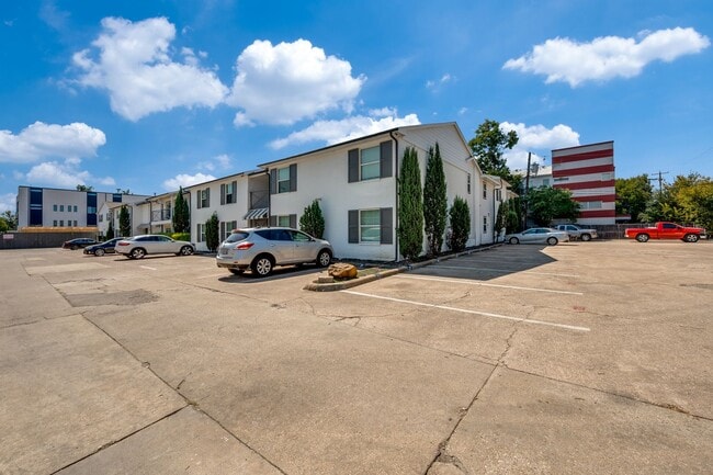 Building Photo - 4633 Fairmount St