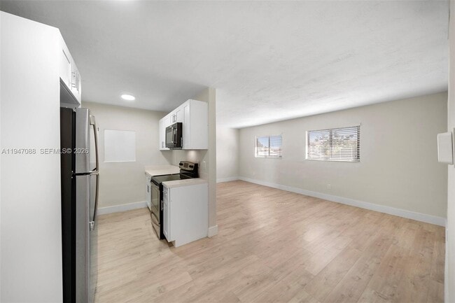 Foto del edificio - 1330 W 29th St