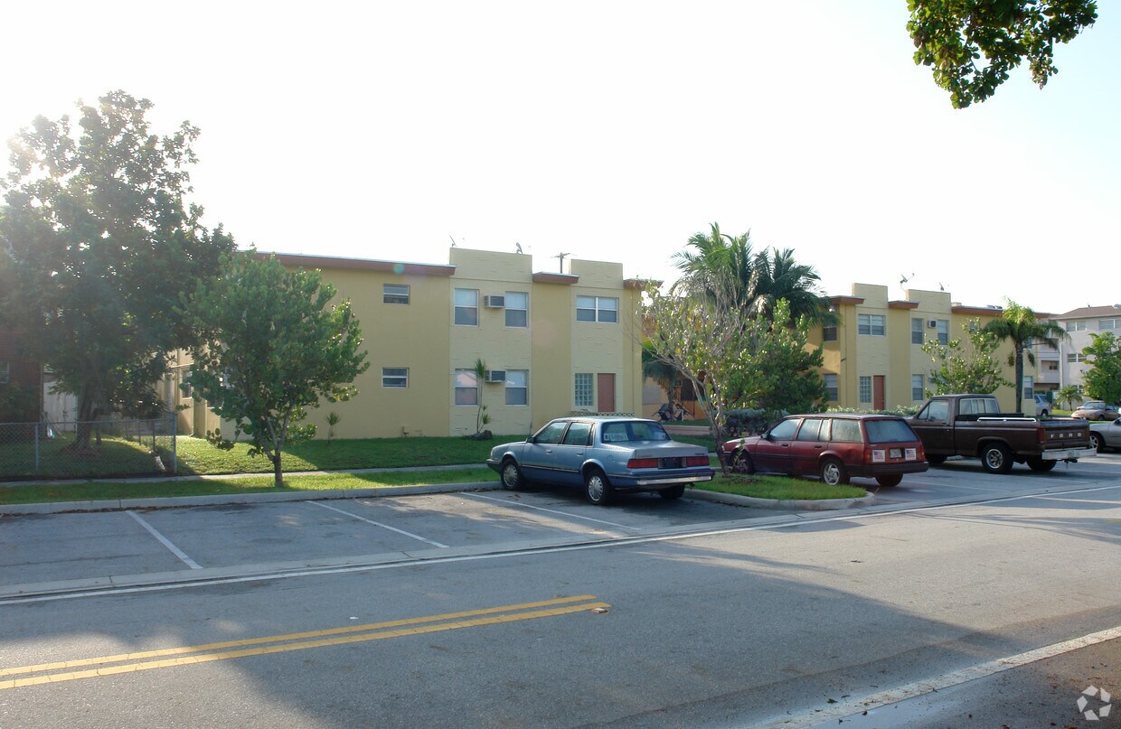 Foto del edificio - 16951 NE 18th Ave