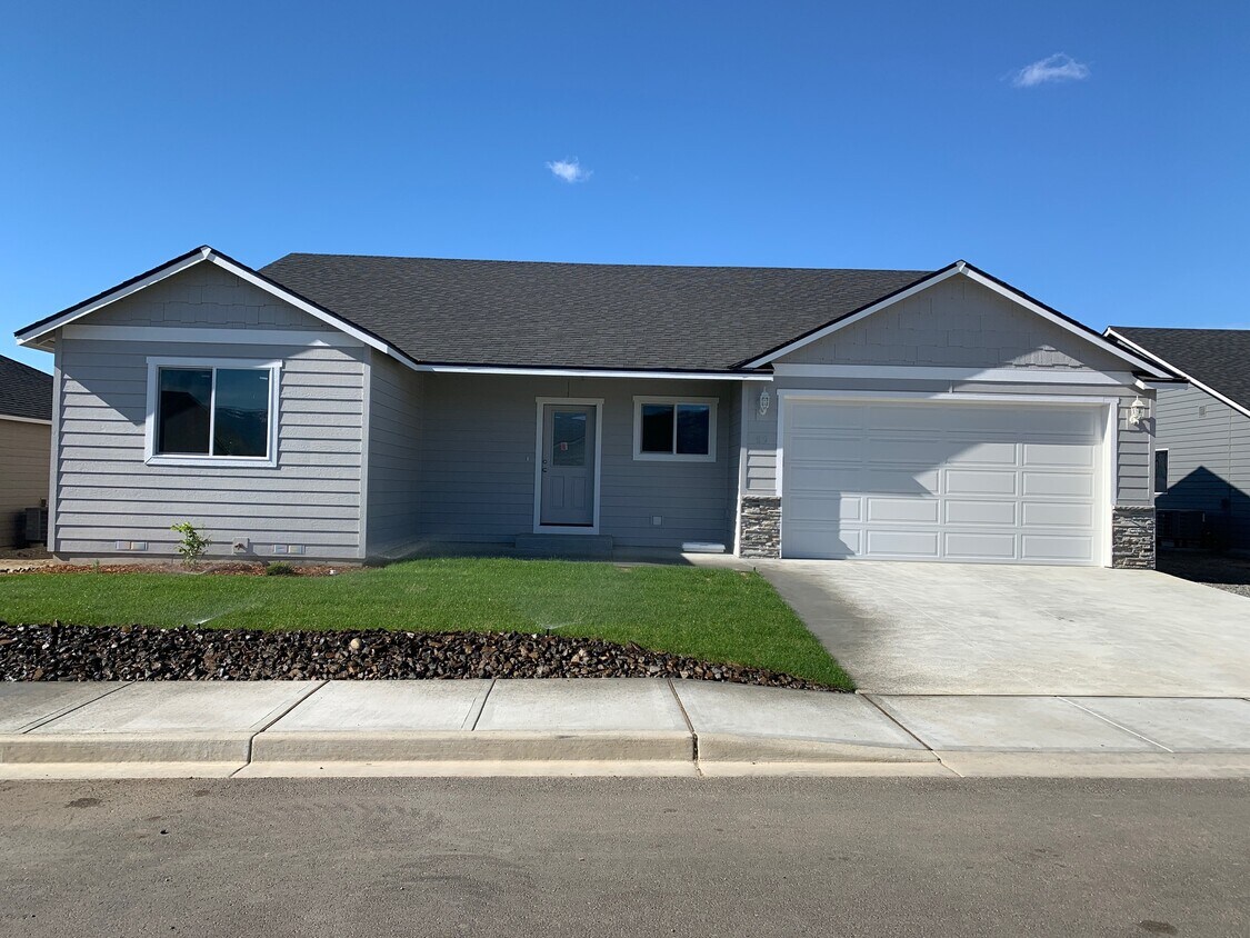 59 S Millbrook Loop, East Wenatchee, WA 98802 House Rental in East