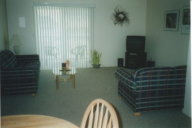 Living Room - Hillside Village Apartments