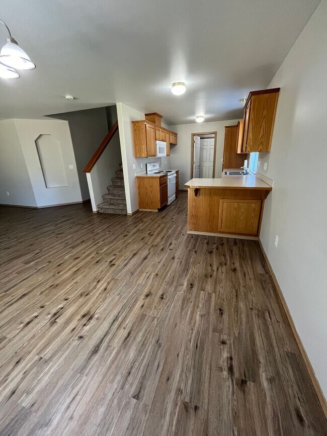 Foto del edificio - **$500 off first months rent** Beautiful C...