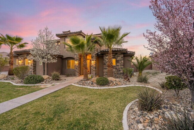 Building Photo - 6 Bed, 4 Bath with RV Parking and No HOA in Sycamore — Available Now!