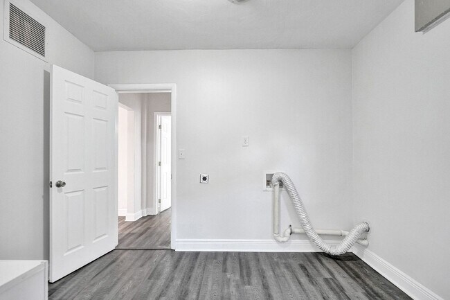 Foto del edificio - Beautiful 3 bedroom 2 bath Home in Miramar...