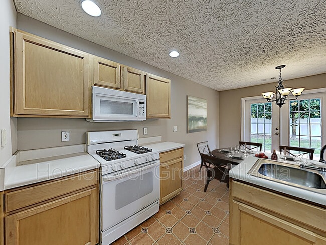 Building Photo - 206 Ilex Dr