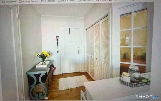 Foto del edificio - 70 Strawberry Hill Ave