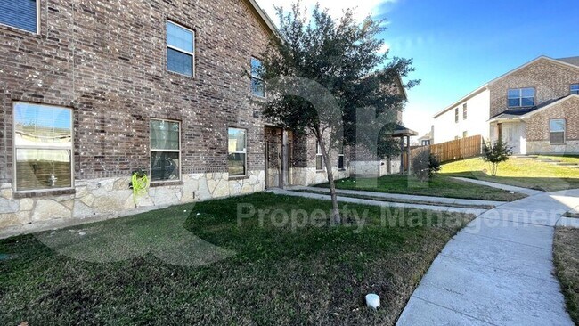 Foto del edificio - 1942 Timber Oaks Dr
