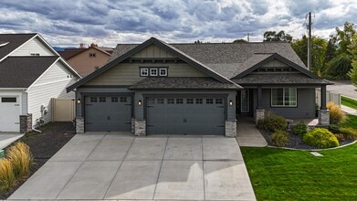 Building Photo - 13404 E Crown Ave