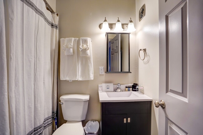 Building Photo - 9407 W Adler St