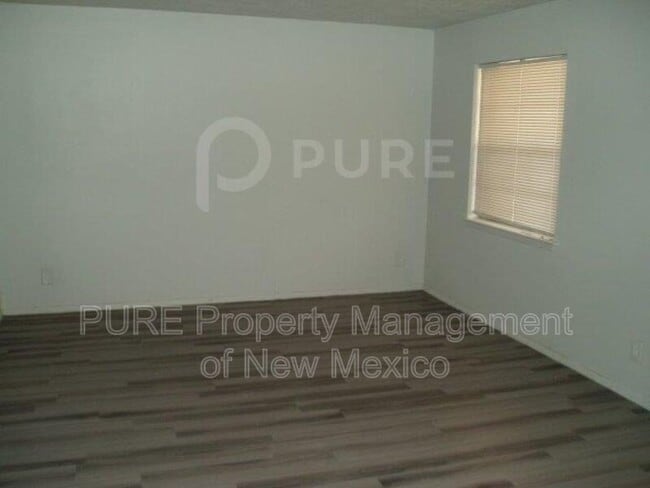 Building Photo - 6216 Leslie Pl NE