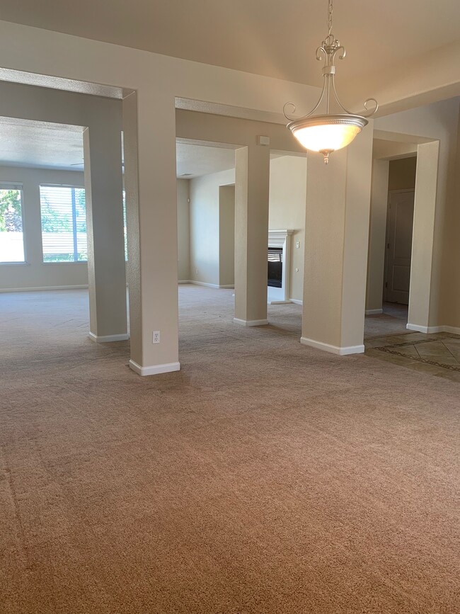 Building Photo - 1205 Imperial Lily Dr