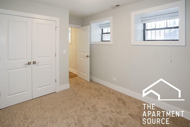 Photo - 1948 W Nelson St (Chicago, IL) Apartment