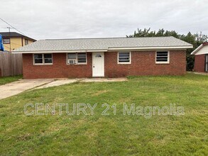 Building Photo - 309 E View Dr
