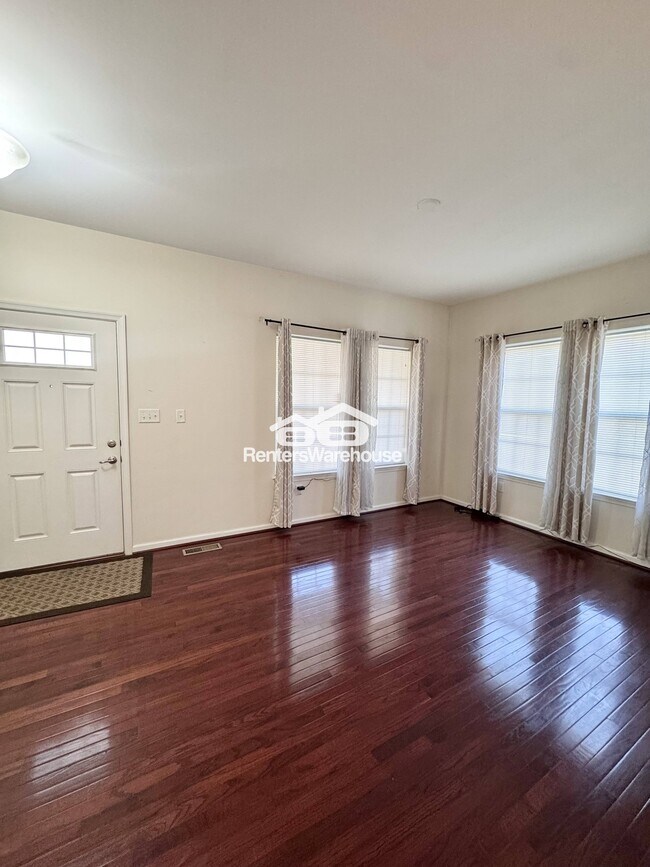 Foto del edificio - 3238 Ridgeway Pl