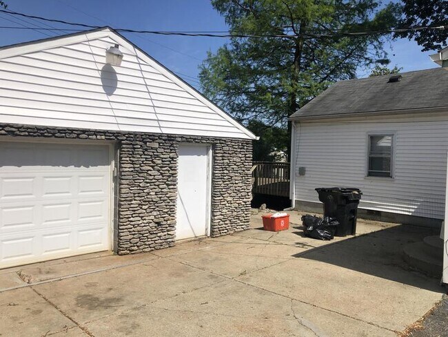 Building Photo - 2514 Fureen Dr