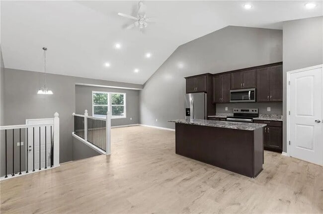 Foto del edificio - 135 Cedar Ct