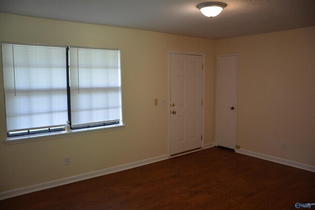 Foto del edificio - 6231 Maywick Dr NW