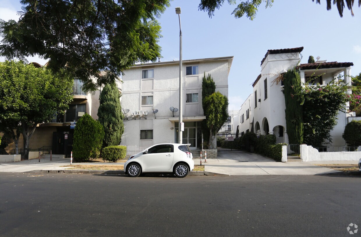 Edificio - 5831 Harold Way