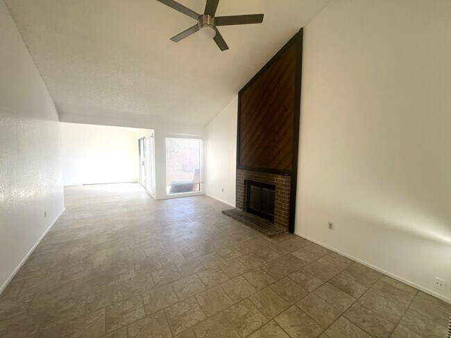 Foto del edificio - 10387 S White Rock Rd