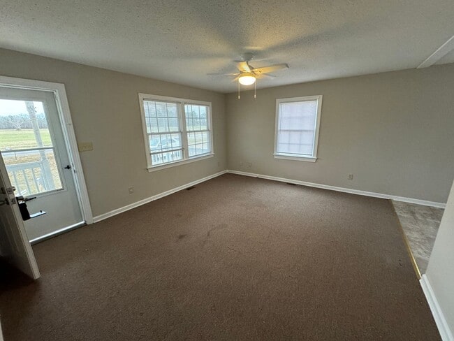 Building Photo - 3 Bedroom House near Edge Martin EMC