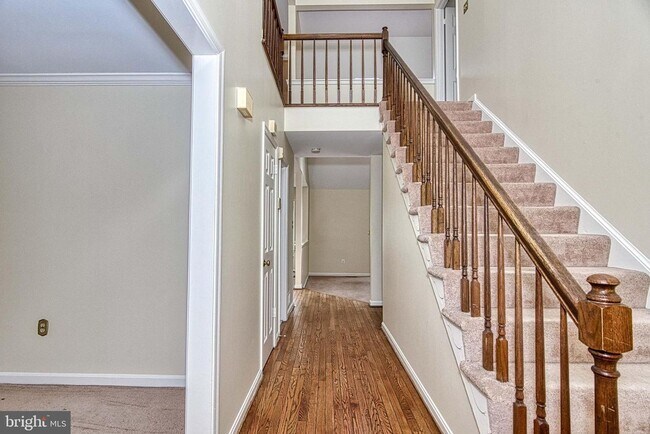 Building Photo - Sun filled home offers an abundance of space to grow and spread out.