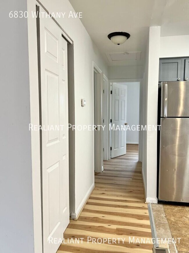 Foto del edificio - 6830 Withany Ave