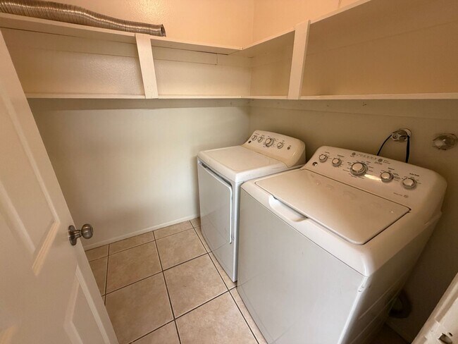 Foto del edificio - 3 Bed 2 Ba Condo