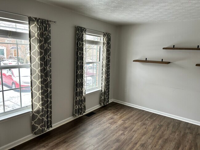 Foto del edificio - 209 Waterford Ln