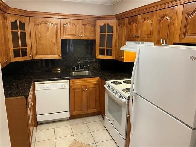 Building Photo - Large 3BR/2BA on Second Floor. Great Schoo...