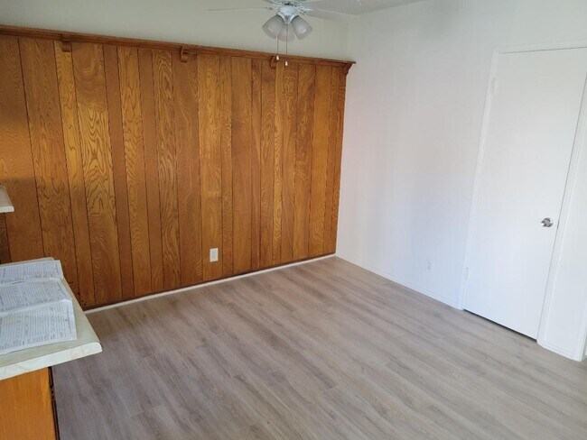 Building Photo - 1439 N Hudson Ave