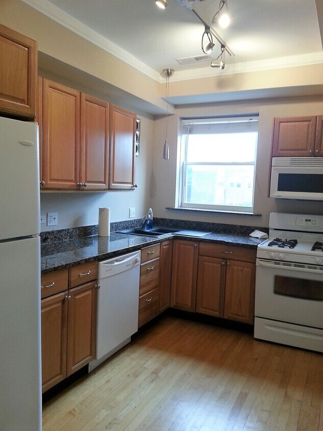 Foto principal - 2315 W Eastwood Ave