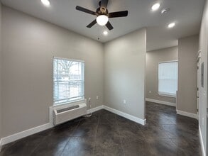 Building Photo - 2110 Case St