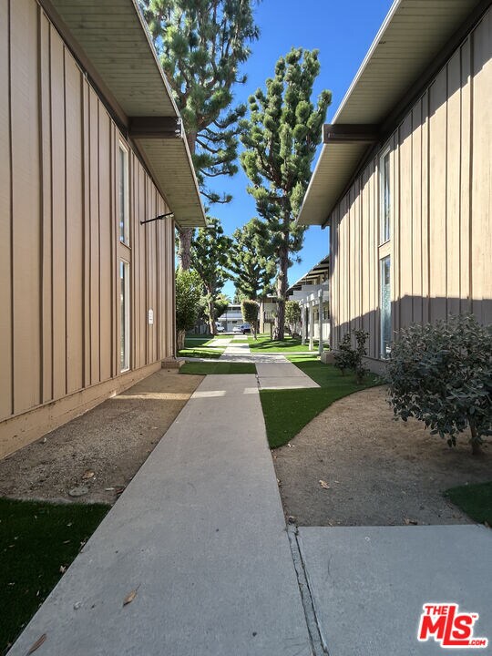 Foto del edificio - 11131 Rose Ave