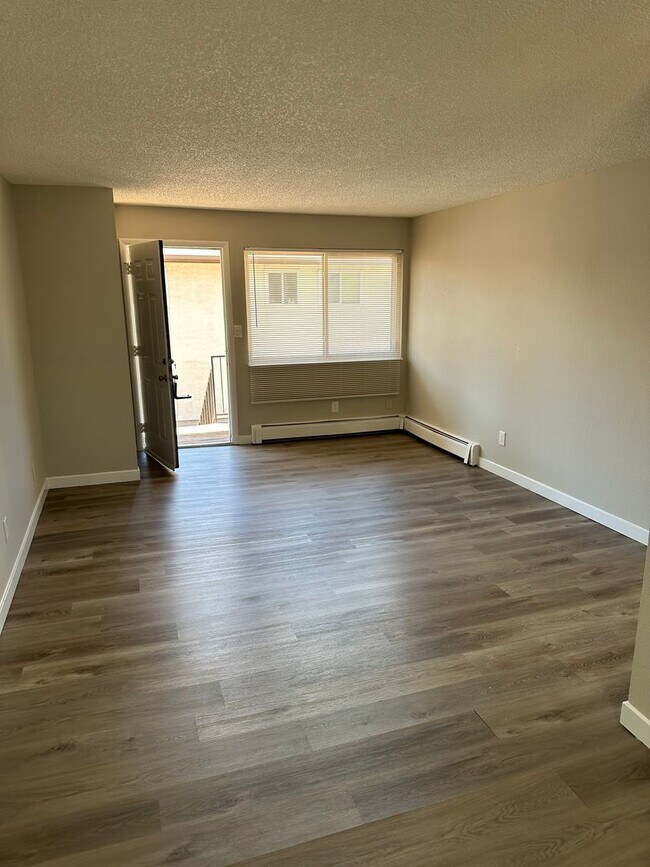 Building Photo - $500 Off Your 1st Month!!