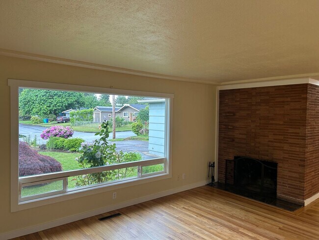 Foto del edificio - Updated Spacious Home!