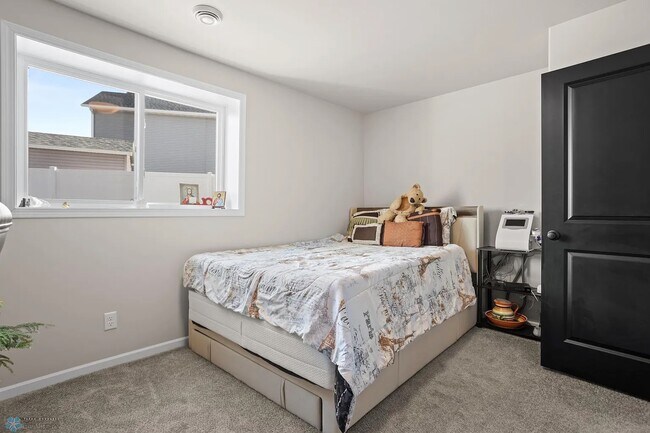 Foto del edificio - 752 Cathy Dr W
