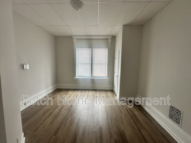 Building Photo - 117 S 10th St