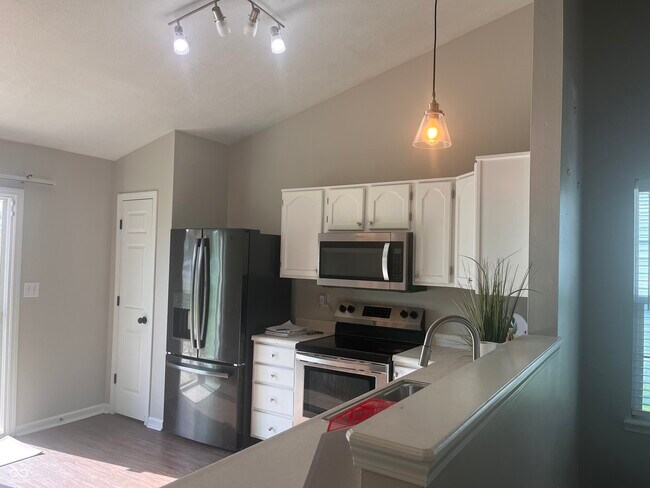 Building Photo - 10937 Snowdrop Way