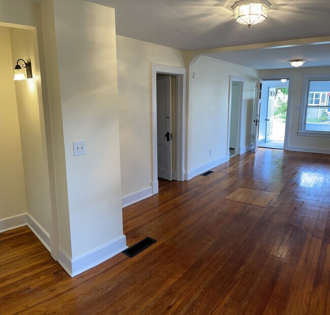 Building Photo - 159 6th St