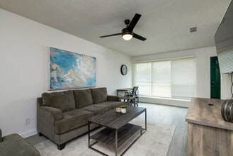 Building Photo - 1800 Kynette Dr
