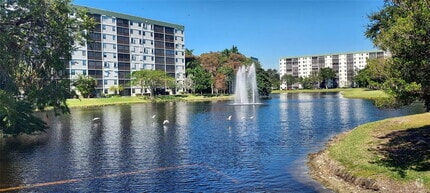 Building Photo - 2334 S Cypress Bend Dr