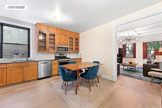 Building Photo - 252 W 85th St