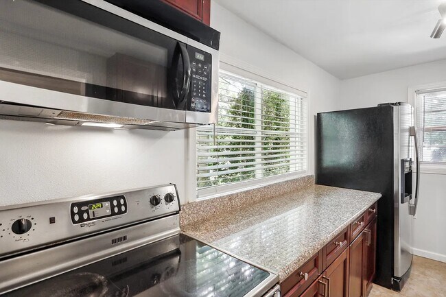 Foto del edificio - 1268 Eastland Rd SE