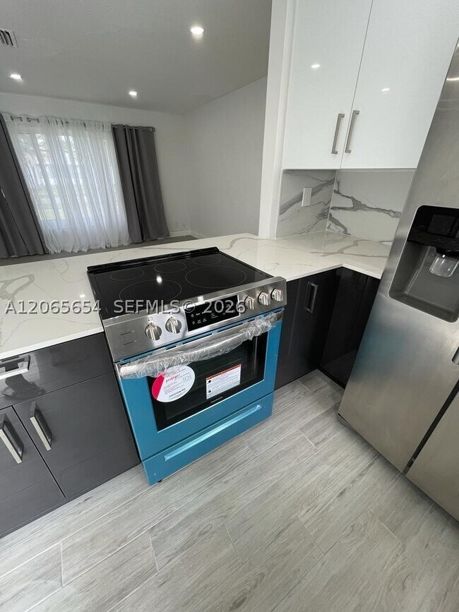 Foto del edificio - 912 NE 5th St
