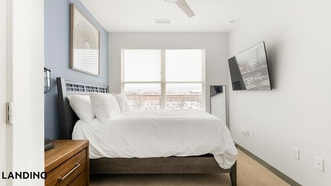 Building Photo - 302 13th St S