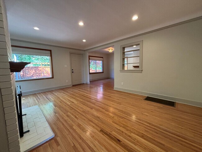 Foto del edificio - Charming 3-Bed West Seattle Home with Bonu...